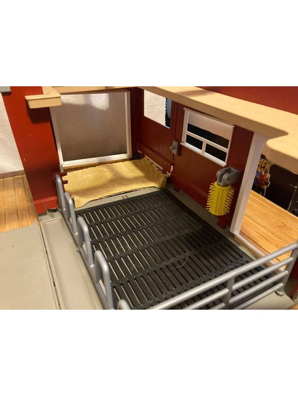Schleich Big Red Barn Horse Stable Toy Playset Sliding Doors Stall incomplete
